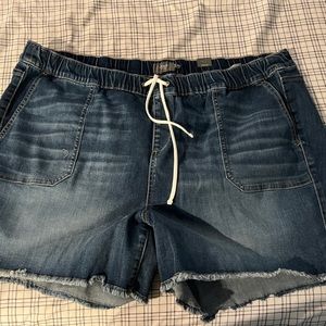 Denim shorts pull on